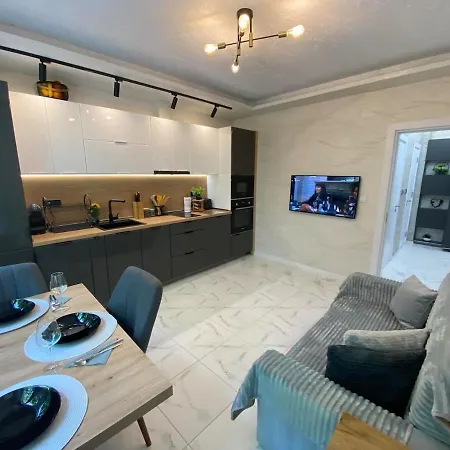 Sea Breeze Apartment *