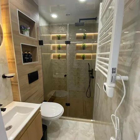 Sea Breeze Apartment *