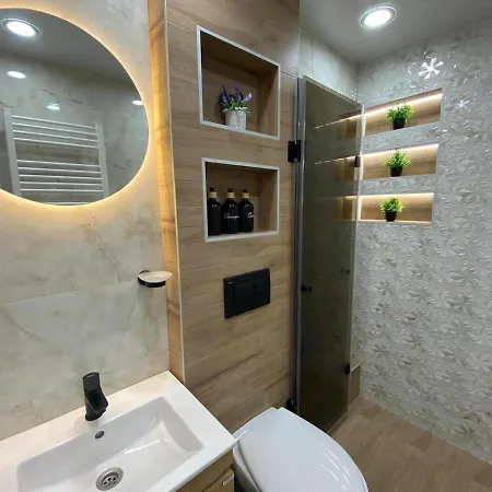 Sea Breeze Apartment *