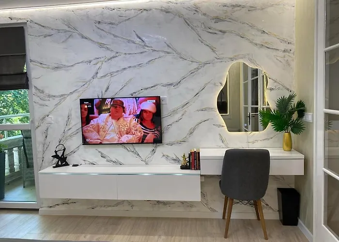 Sea Breeze Apartment *